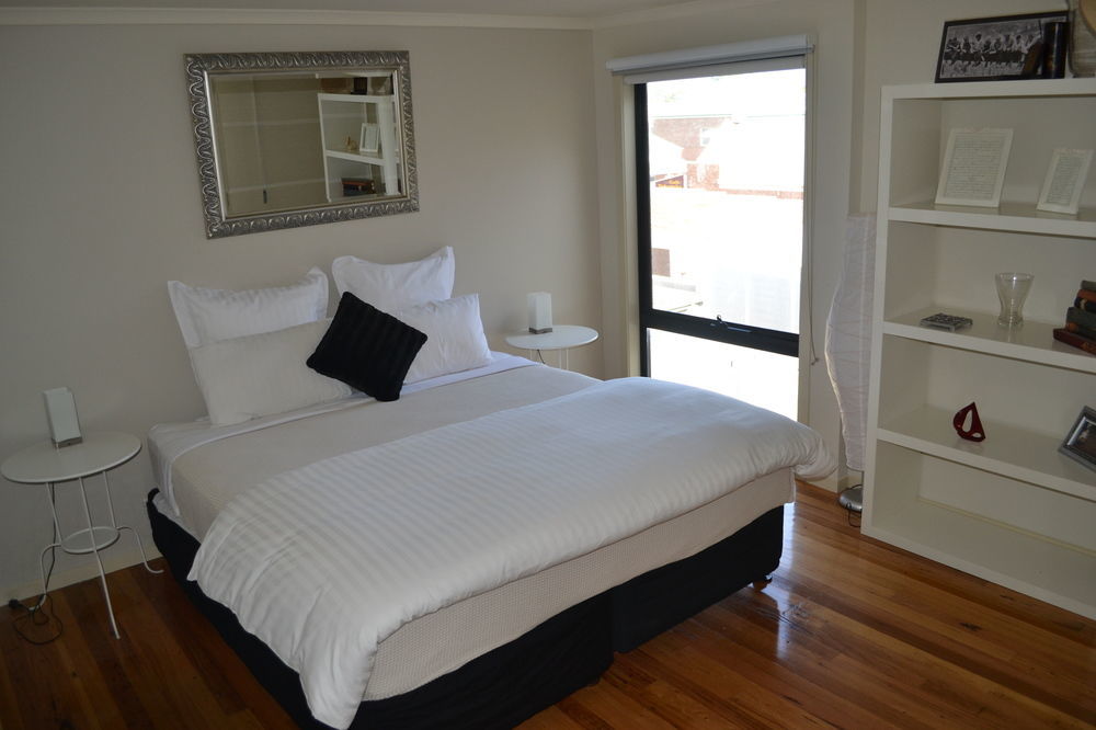 Metung Waters Motel And Apartments Екстер'єр фото