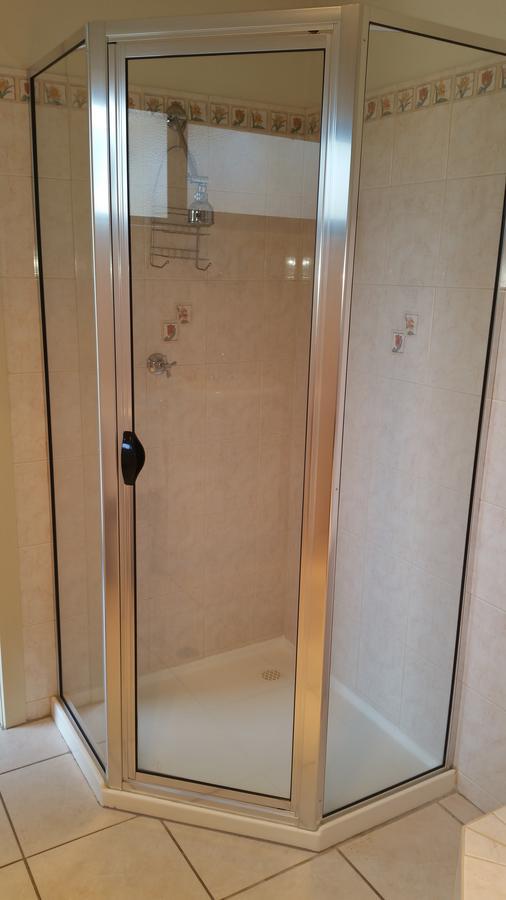 Metung Waters Motel And Apartments Екстер'єр фото