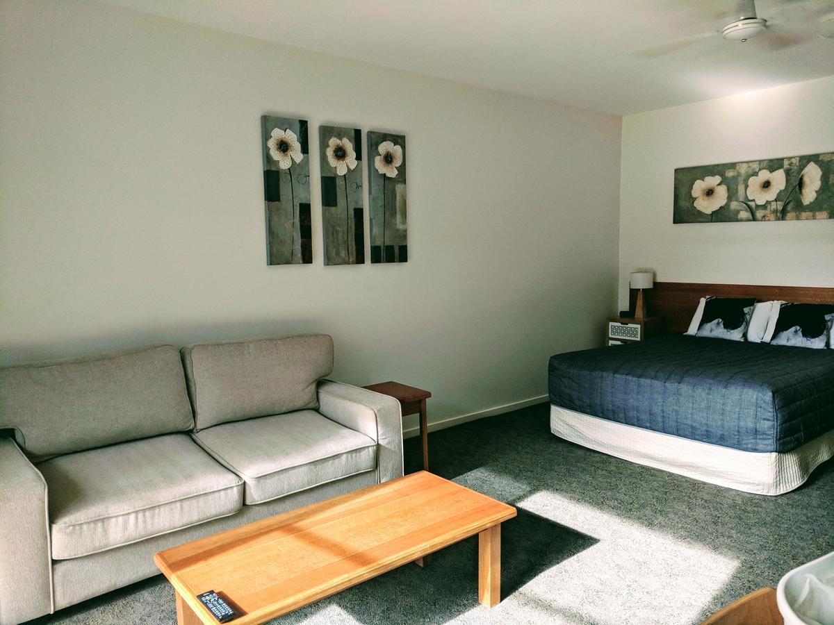 Metung Waters Motel And Apartments Екстер'єр фото