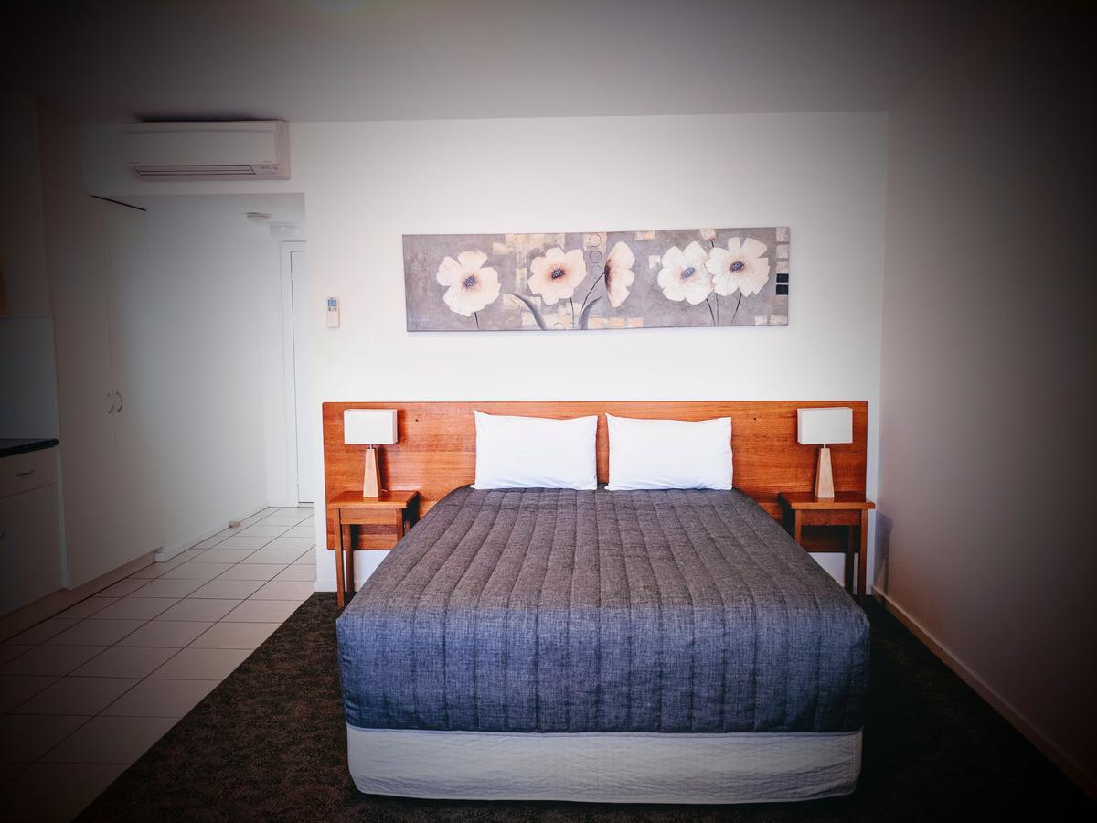 Metung Waters Motel And Apartments Екстер'єр фото