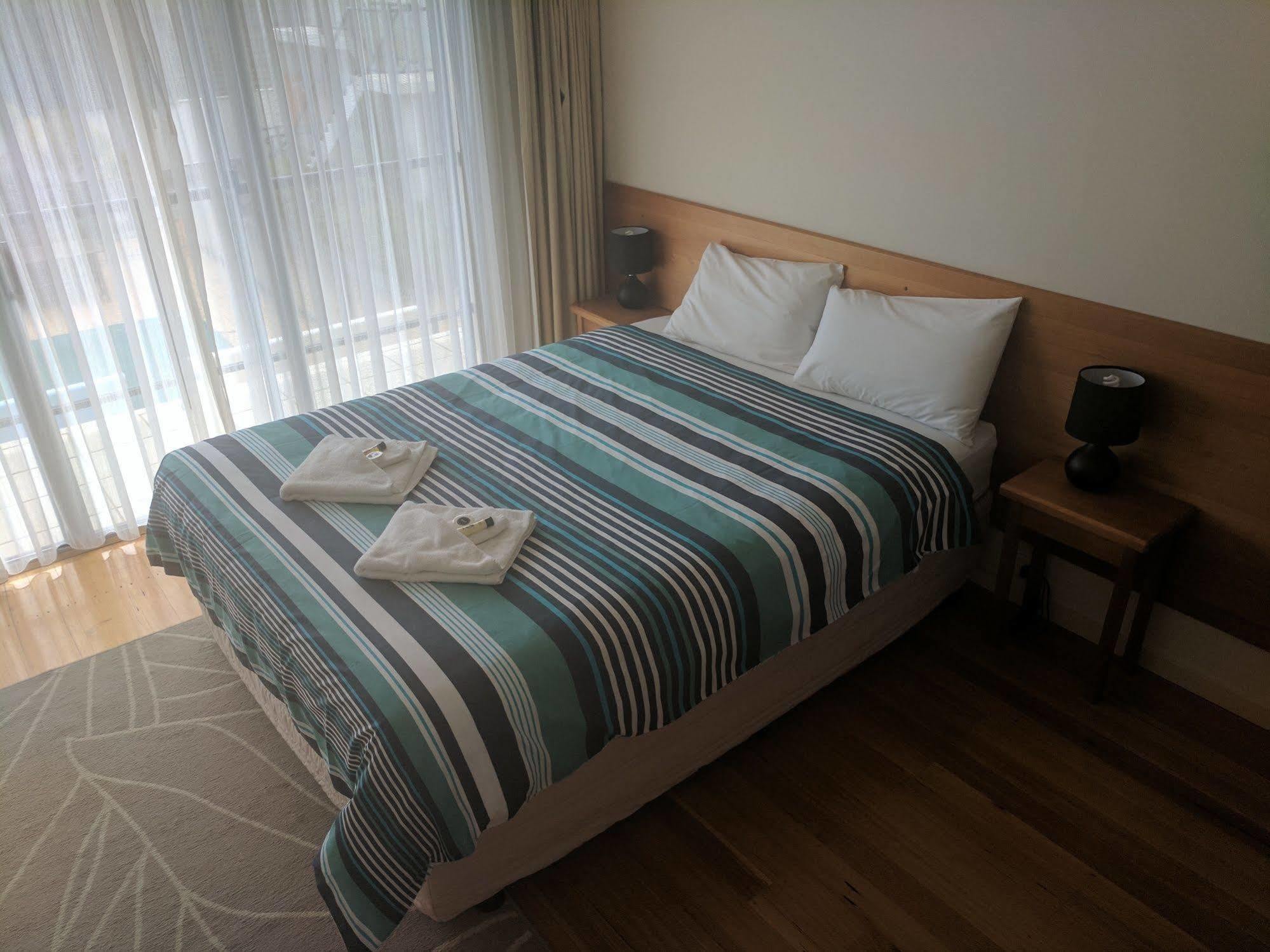 Metung Waters Motel And Apartments Екстер'єр фото