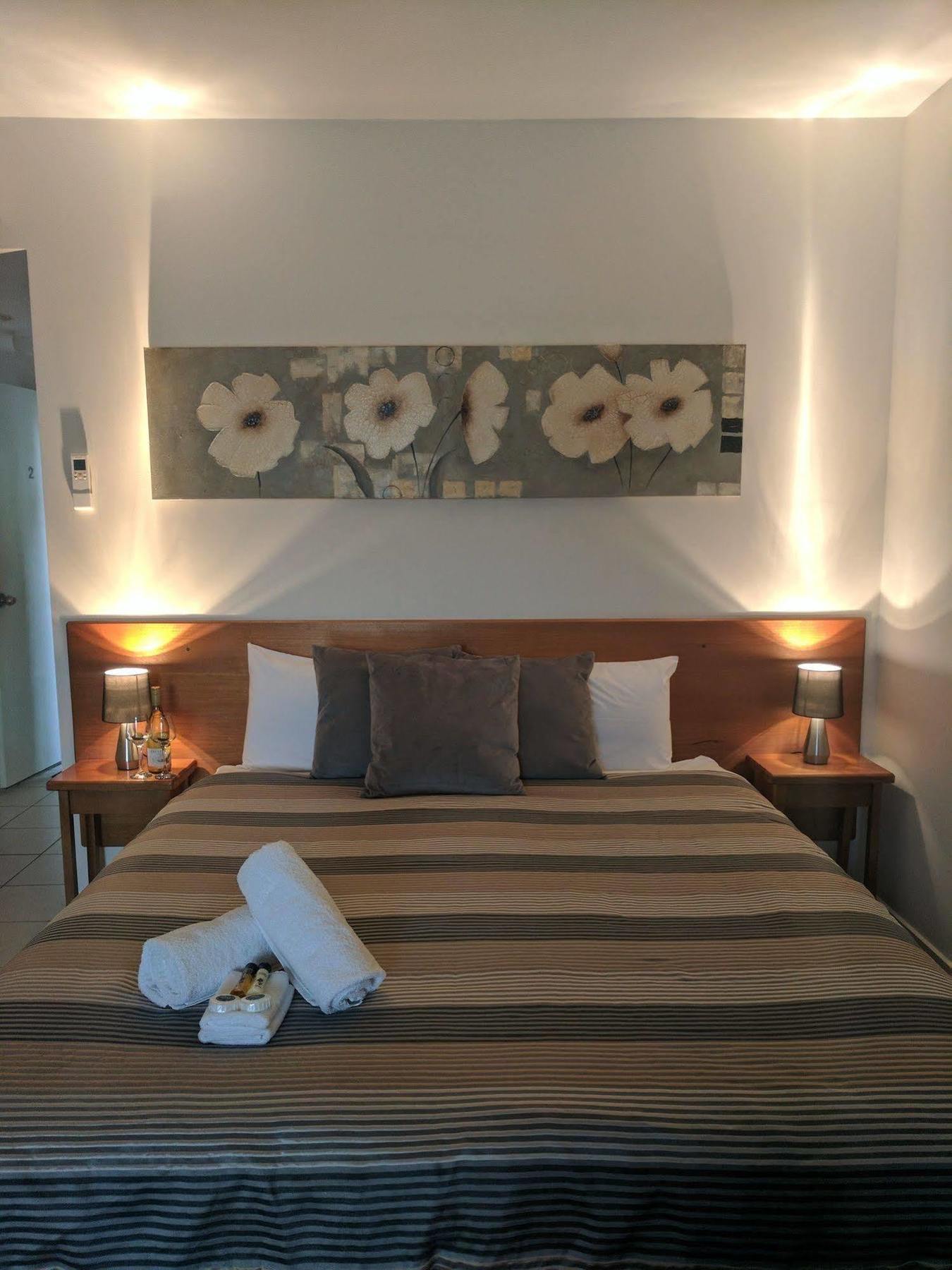 Metung Waters Motel And Apartments Екстер'єр фото
