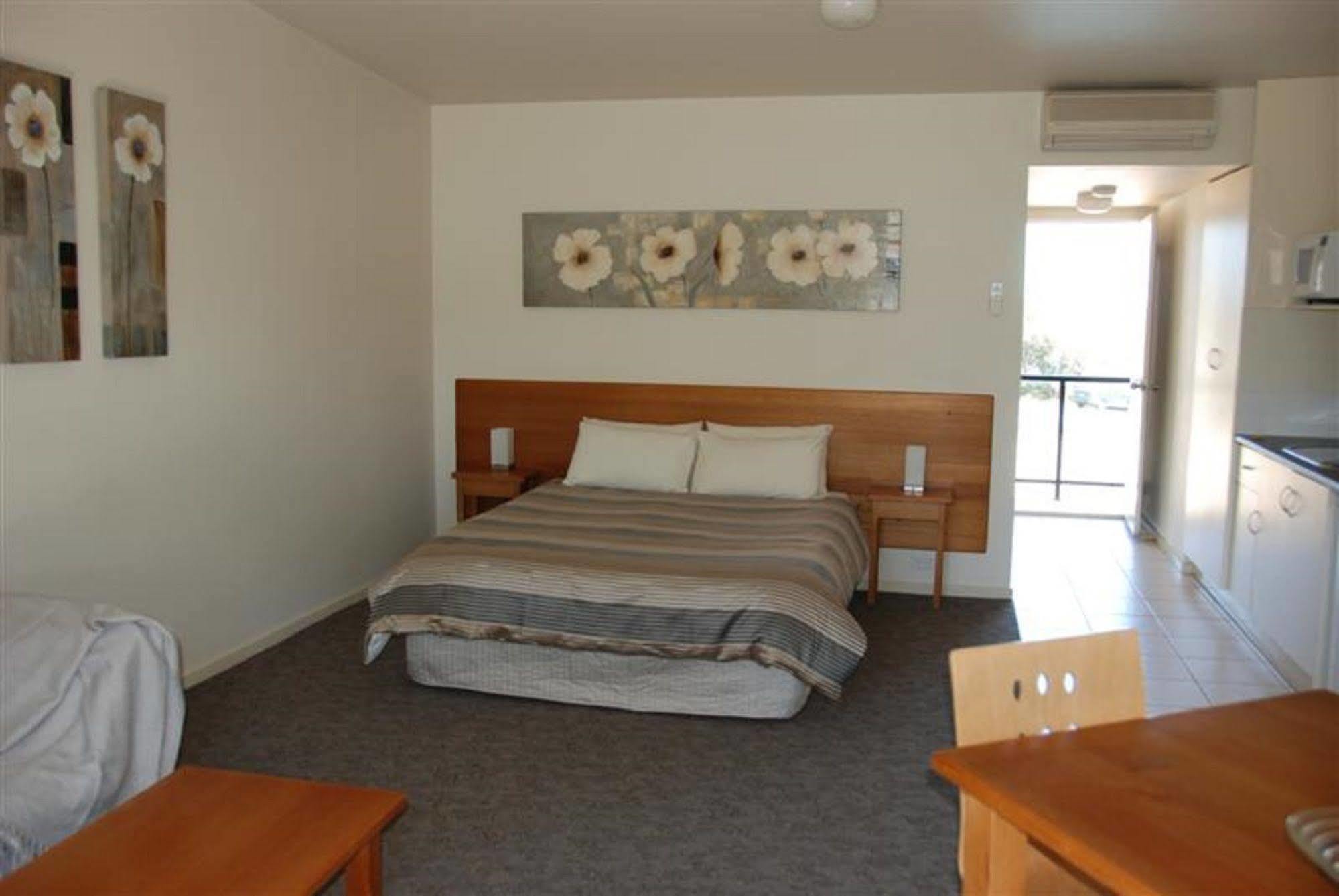 Metung Waters Motel And Apartments Екстер'єр фото