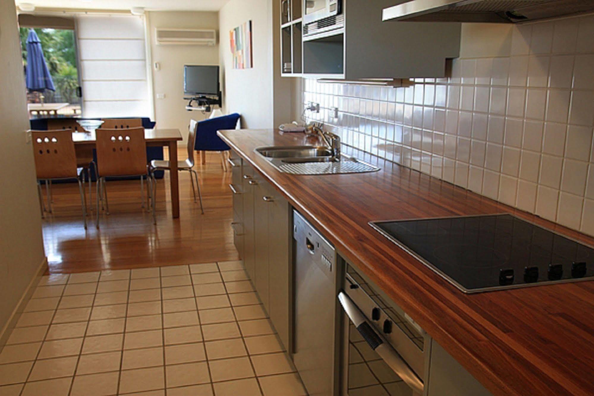 Metung Waters Motel And Apartments Екстер'єр фото