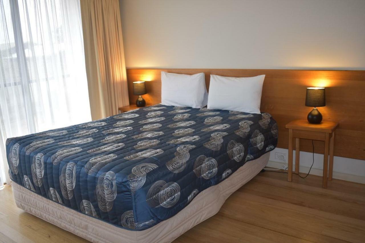Metung Waters Motel And Apartments Екстер'єр фото