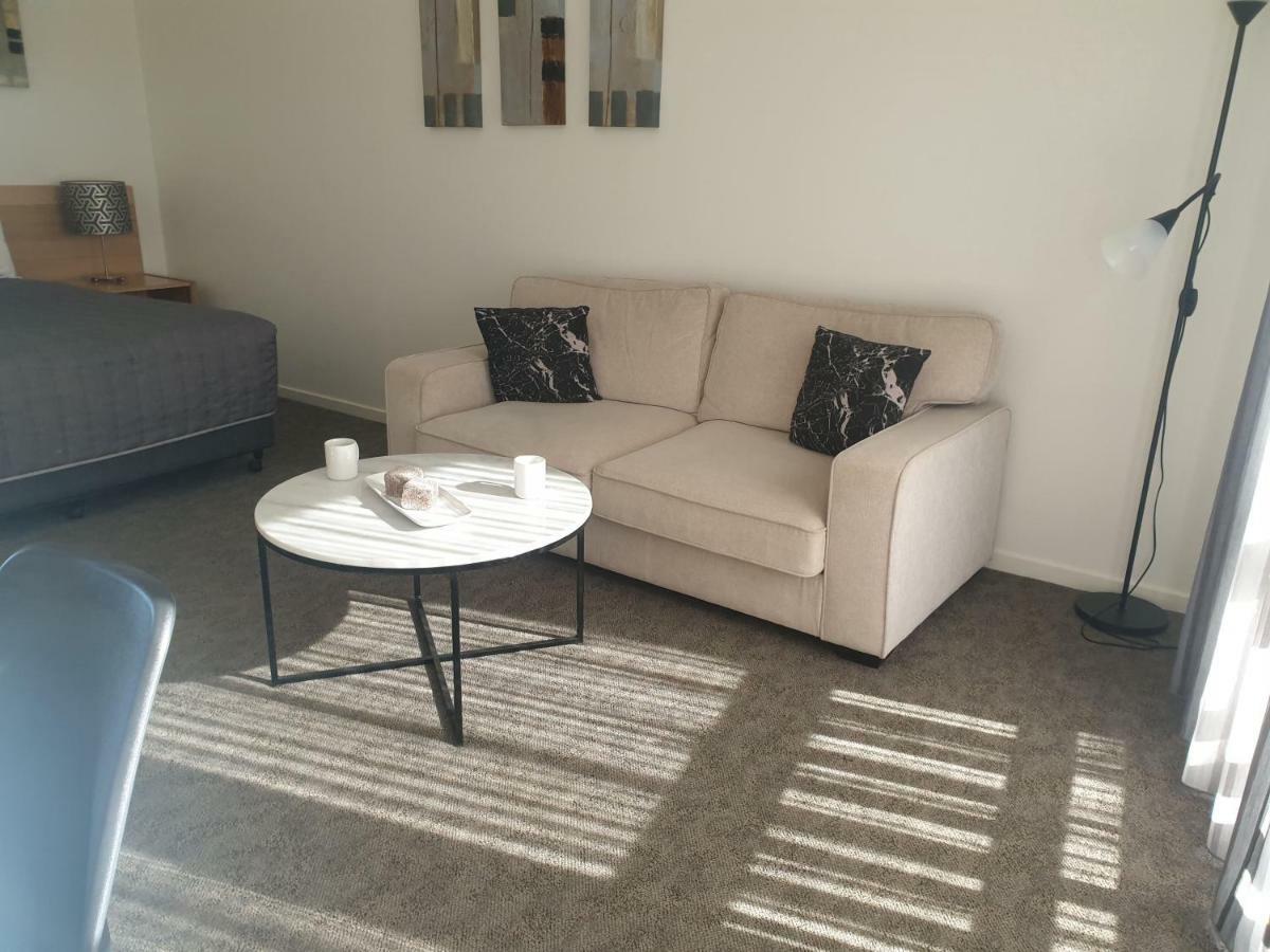 Metung Waters Motel And Apartments Екстер'єр фото